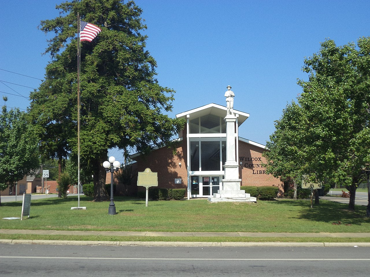 Haus and Hues in Abbeville