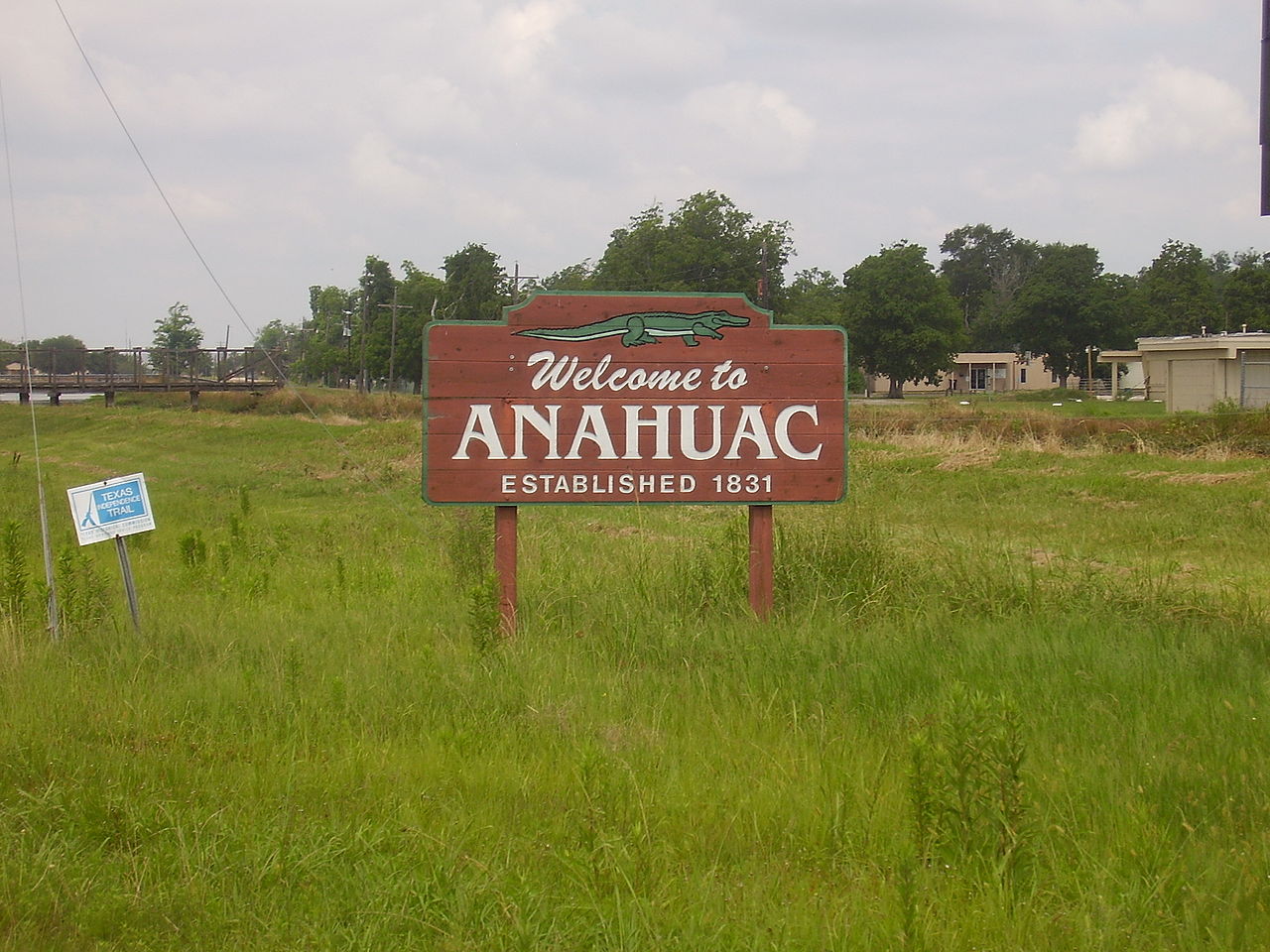 Haus and Hues in Anahuac