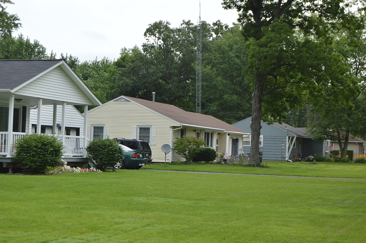 Haus and Hues in Fort Shawnee