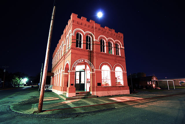 Haus and Hues in Gueydan