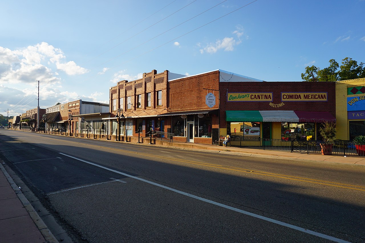 Haus and Hues in Hughes Springs