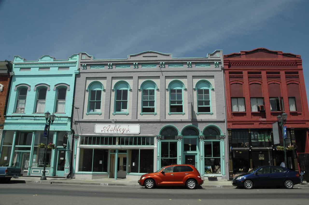 Haus and Hues in Lakeport