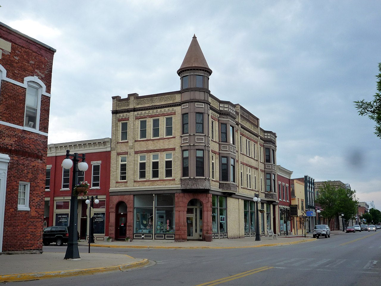 Haus and Hues in Menominee