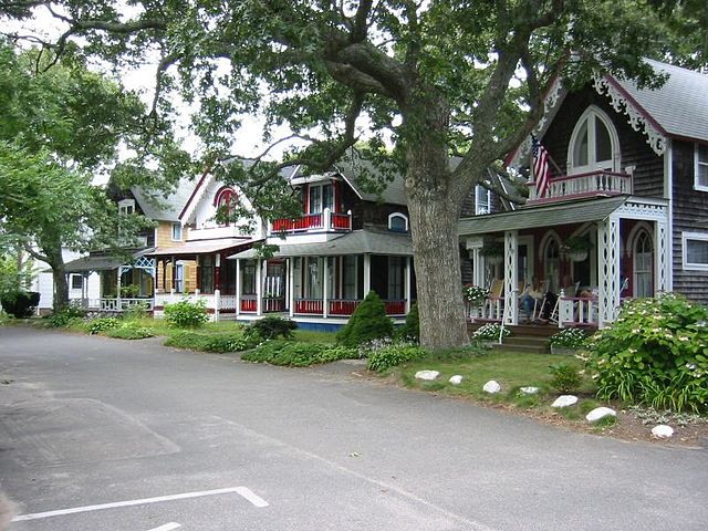 Haus and Hues in Oak Bluffs