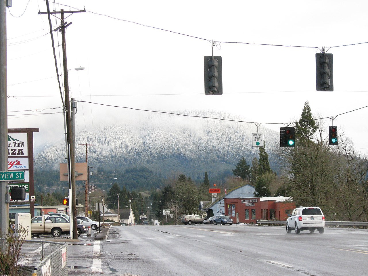 Haus and Hues in Oakridge