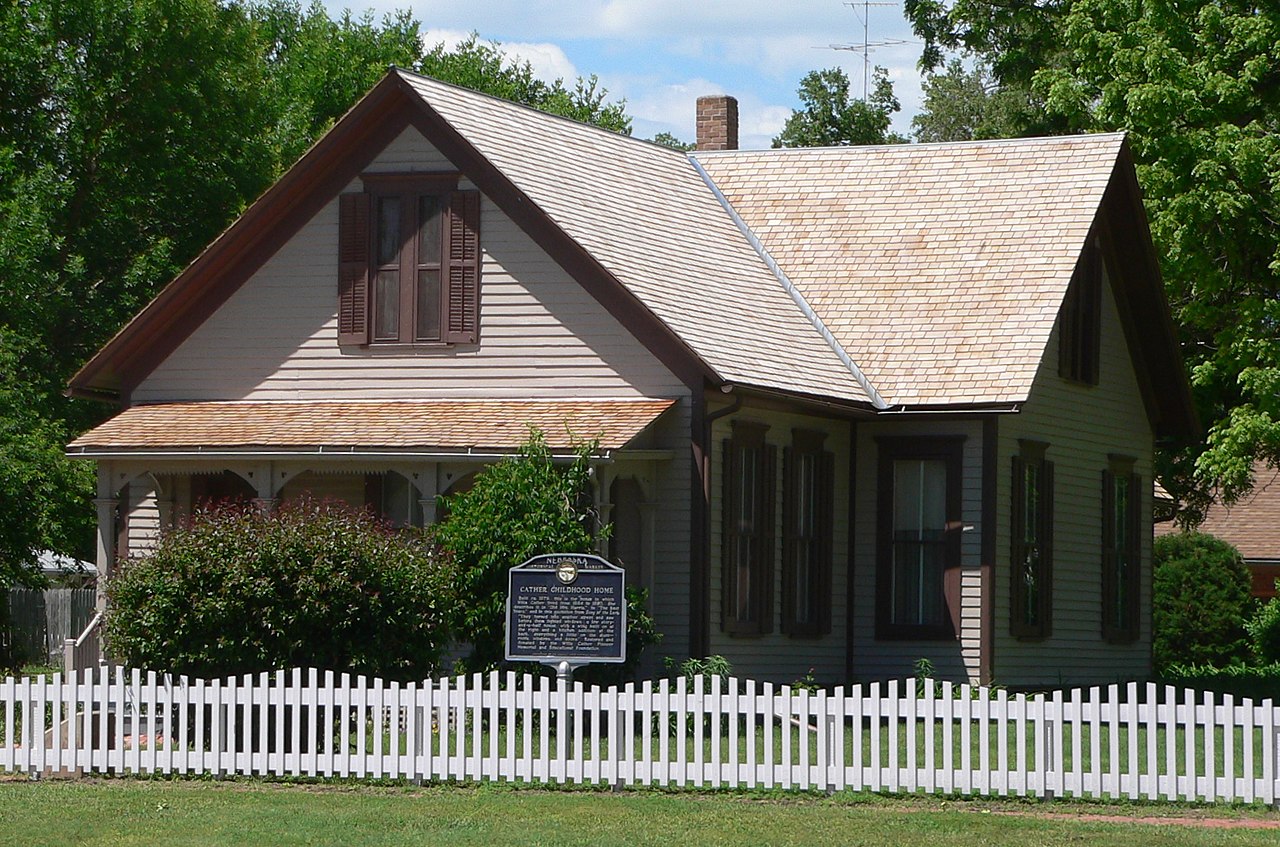 Haus and Hues in Red Cloud