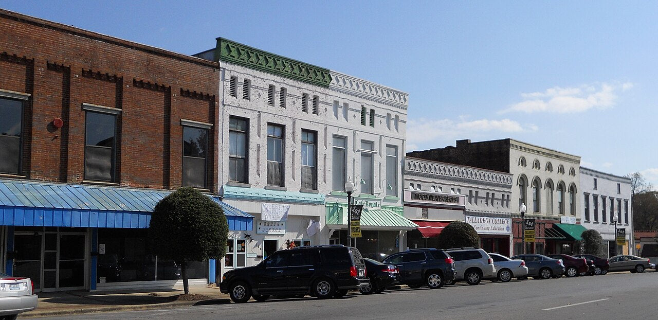 Haus and Hues in Talladega