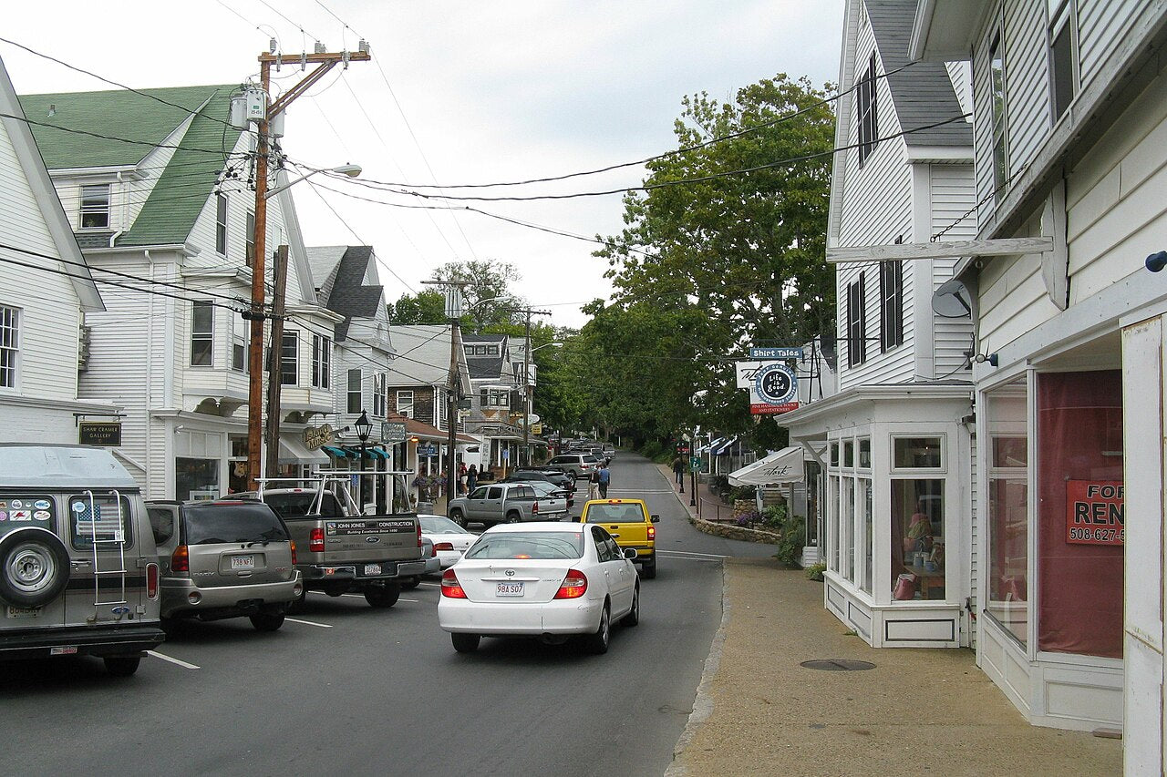 Haus and Hues in Vineyard Haven