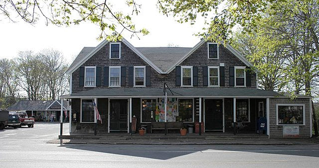 Haus and Hues in West Tisbury