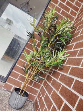 HGDCO artificial plant in decorative pot on patio