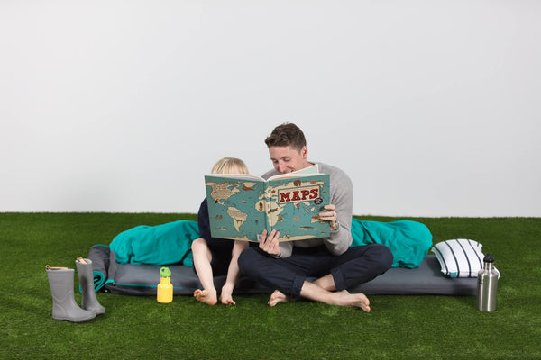 Bundle Beds dad with child map reading