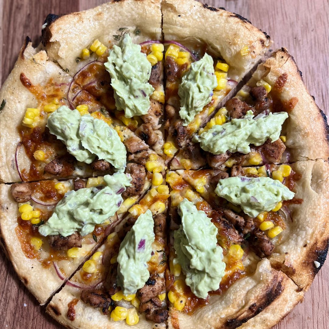 Chicken and corn pizza with quacamole