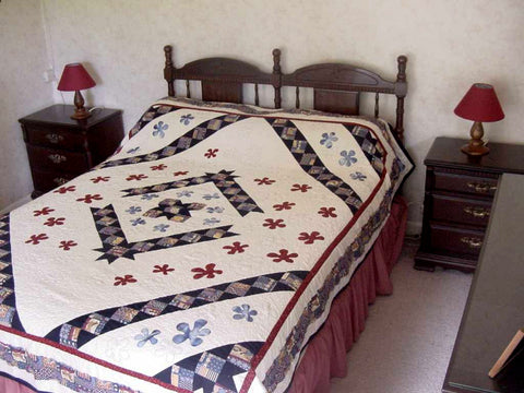 bed quilt with primula flower design