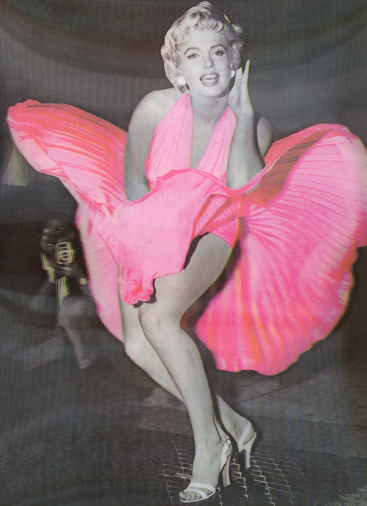 Мерлин Монро в розовом платье