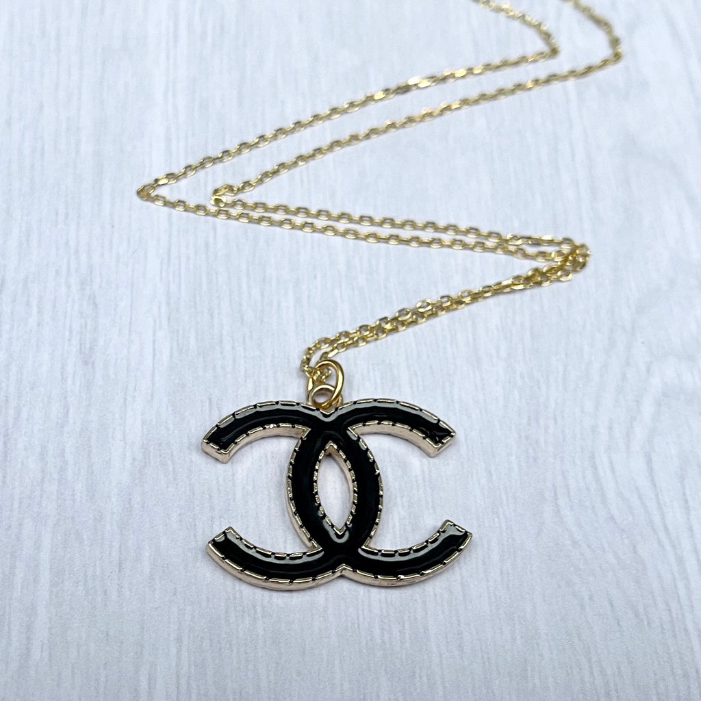 Black CC Cut Out Chanel Logo Necklace – Vintage Vogue Lux