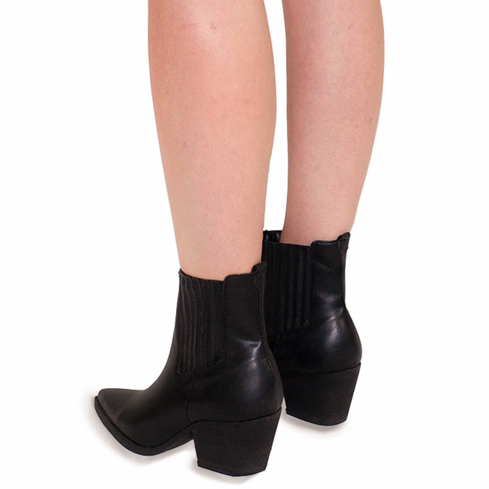 Botas Múrmansk - Botines negros con corte vaquero de piel vegana – boh shoes