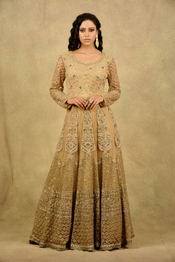 Golden ball gown in shimmer net – vastrachowk