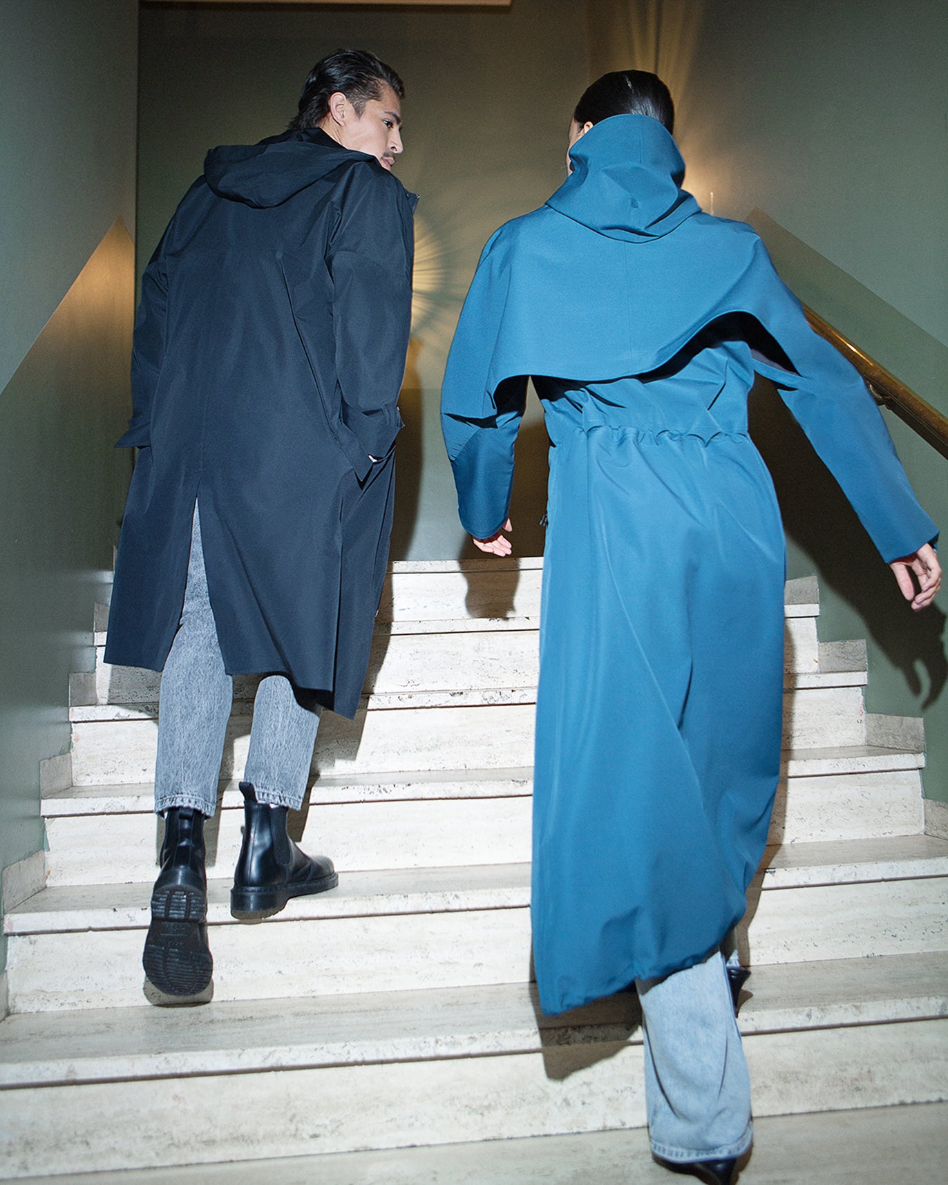 two models have just rented a bybrown raincoat at hotel v Fizeaustraat and are walking up the stairs wearing the rainwear