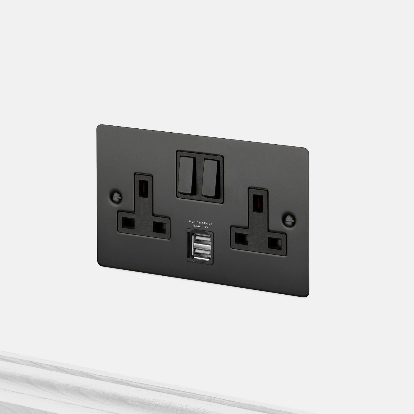 Buster and Punch - 2G UK PLUG SOCKET / USB