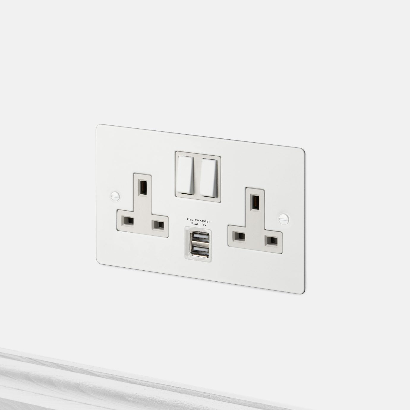 Buster and Punch - 2G UK PLUG SOCKET / USB