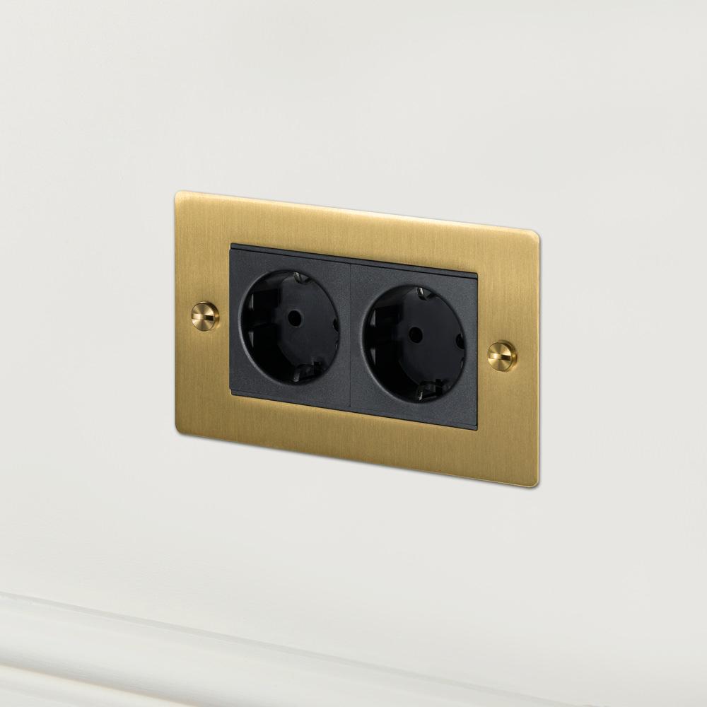 Buster and Punch - 2G Euro Plug Socket