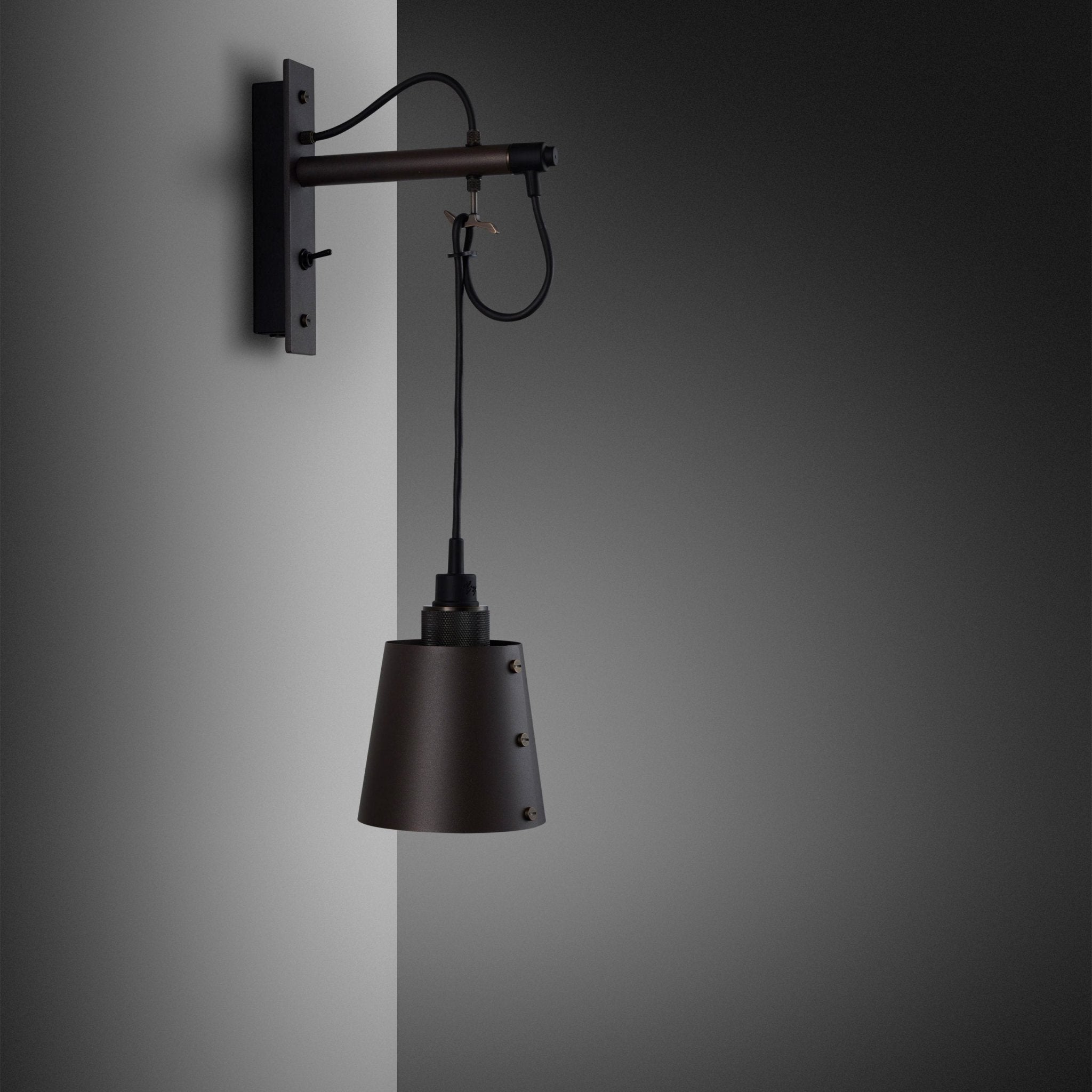 Buster and Punch - Hooked / Klein Grafiet Base Wandlamp