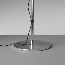Artemide -Vloersteun aluminium verplicht om de lamp samen te stellen