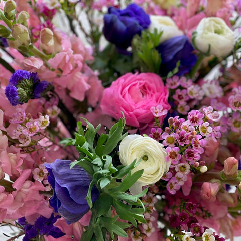 Cabane flower delivery_bouquet of the week_seasonal flowers_anemone
