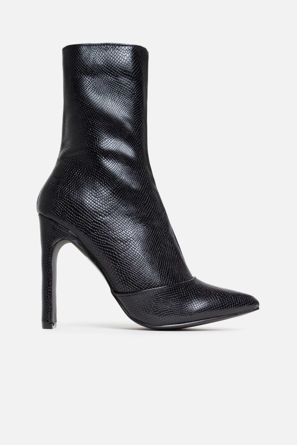 pointed ankle boots