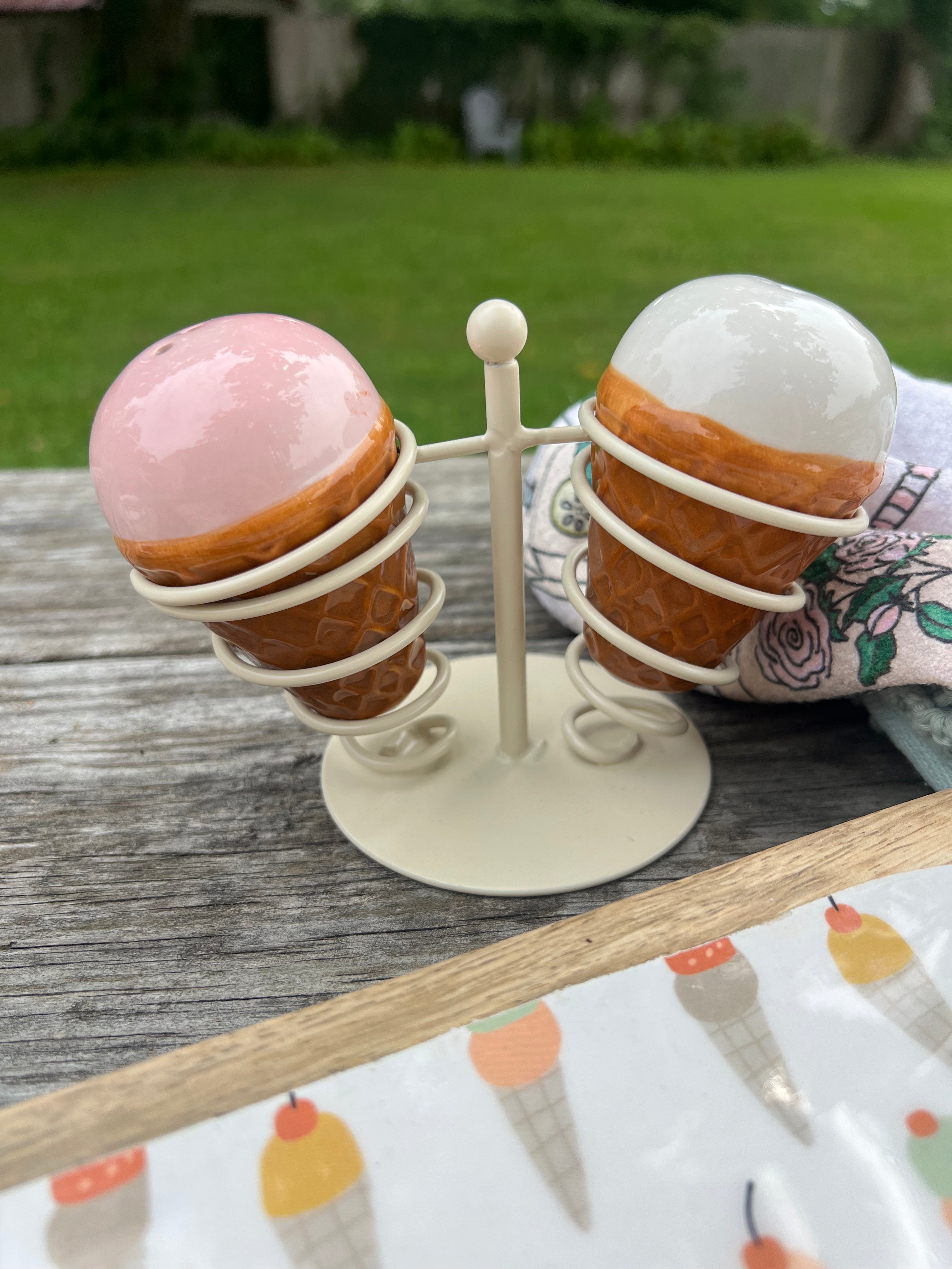 ICE CREAM CONE SALT & PEPPER SHAKER