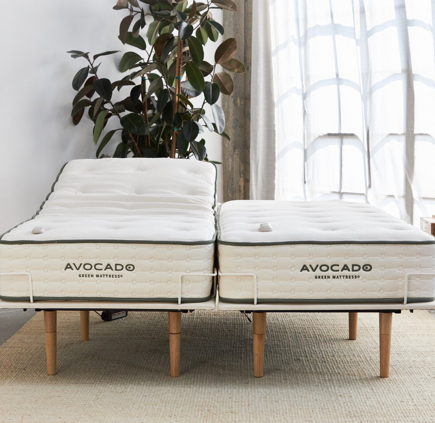 ADJUSTABLE BED FOR TWO