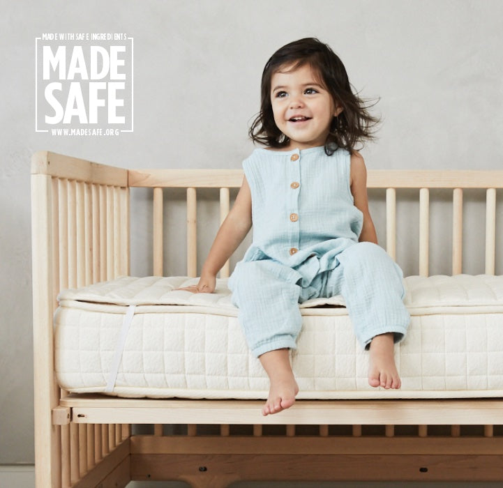 https://cdn.shopify.com/s/files/1/0444/9488/0918/t/2/assets/f2e40e80beac--Made-Safe-Organic-Crib-Mattress-Pad-Protector-M-mzutph-9b6643.jpeg?v=1669408088