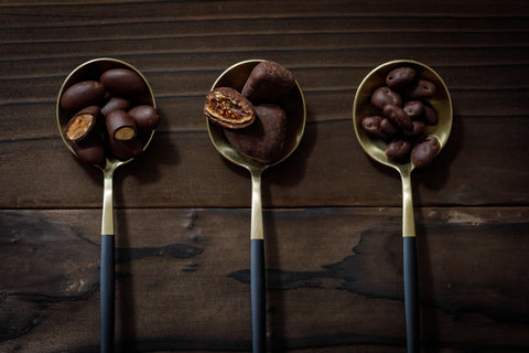 クーベルチュールチョコレートは、アーモンド・いちじく・レーズンの3種類をご用意しています