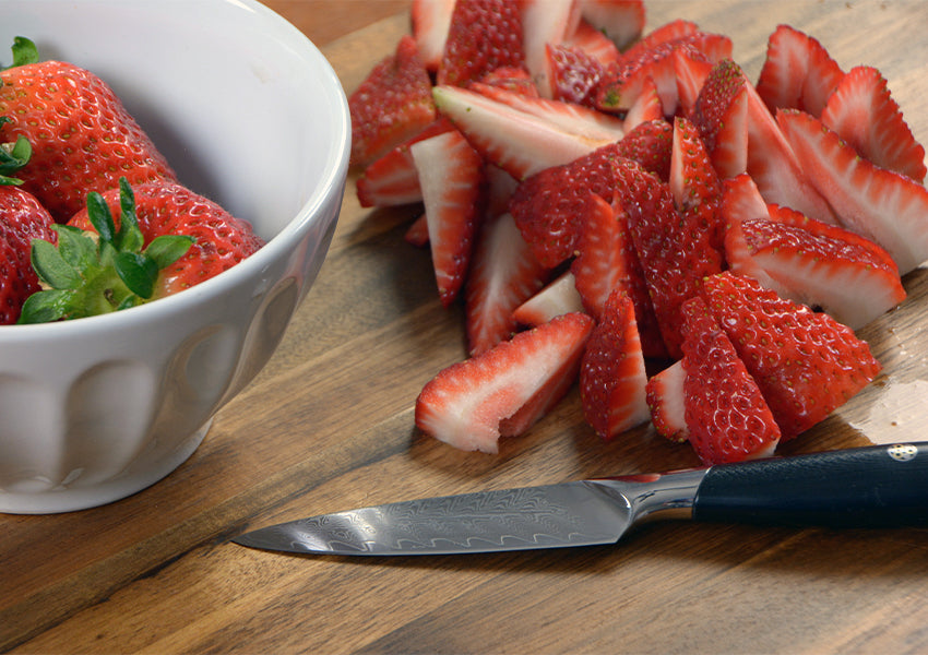 https://cdn.shopify.com/s/files/1/0445/1365/6985/files/fnsharp-paring-knife-with-sliced-strawberries-850x600.jpg?v=1664896398