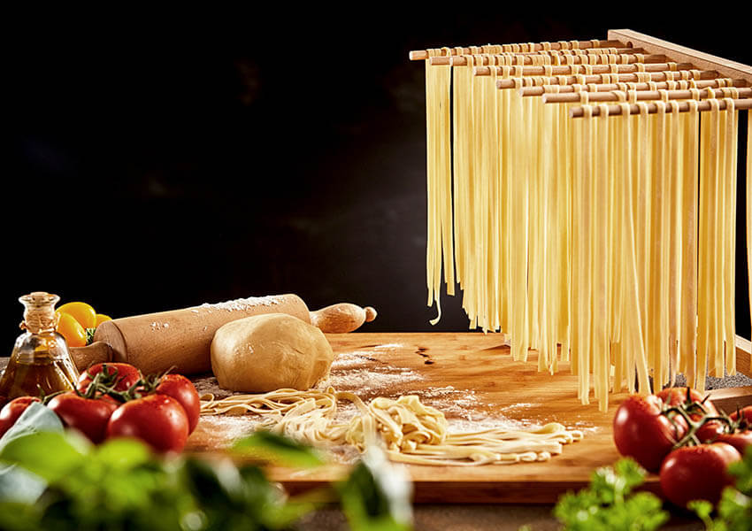https://cdn.shopify.com/s/files/1/0445/1365/6985/files/italian-cooking-tools-pasta-drying-rack.jpg?v=1638461509