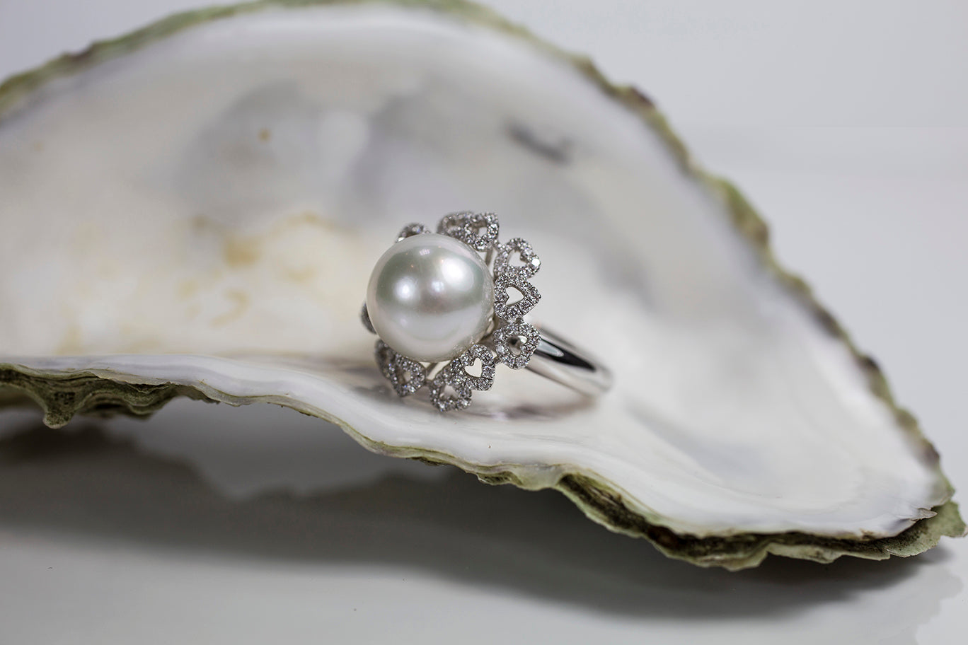 ring with pearl and diamonds