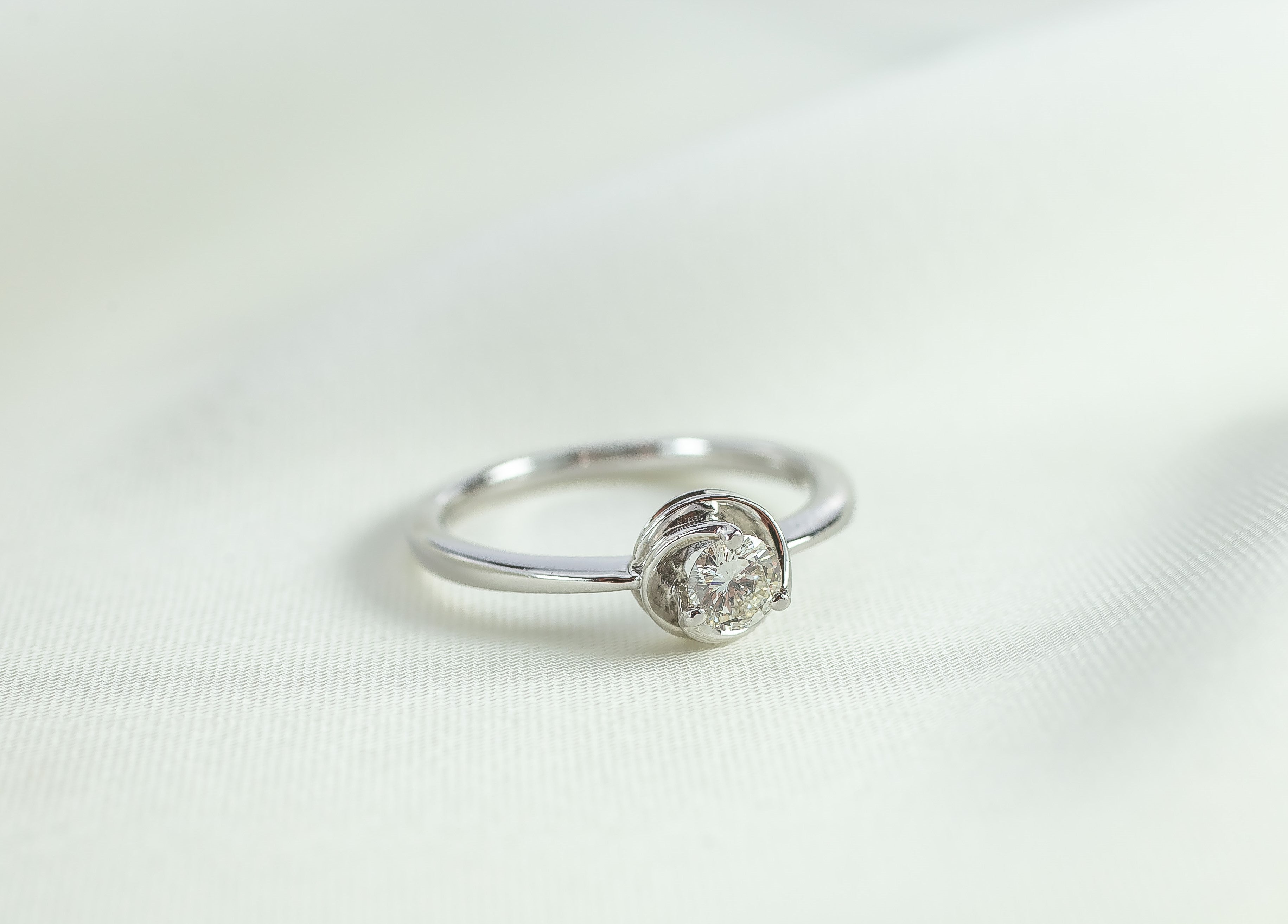 Small Pirouette Ring Crystal VS