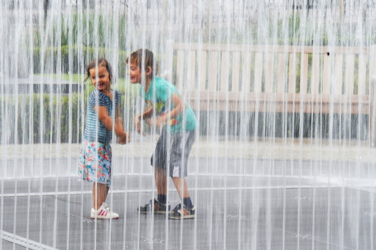 Kids playing in the fountain at the Rijksmuseum