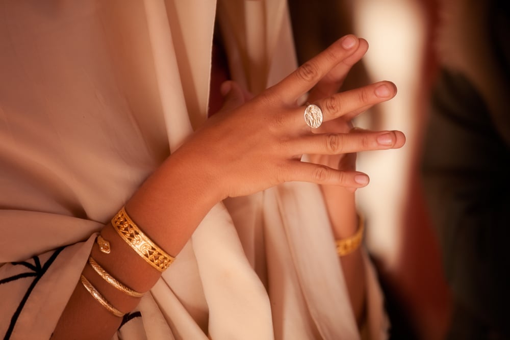 roman woman wearing a ring