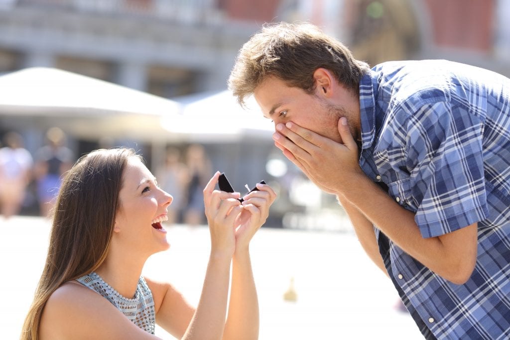 girl proposing to her boyfriend on the street