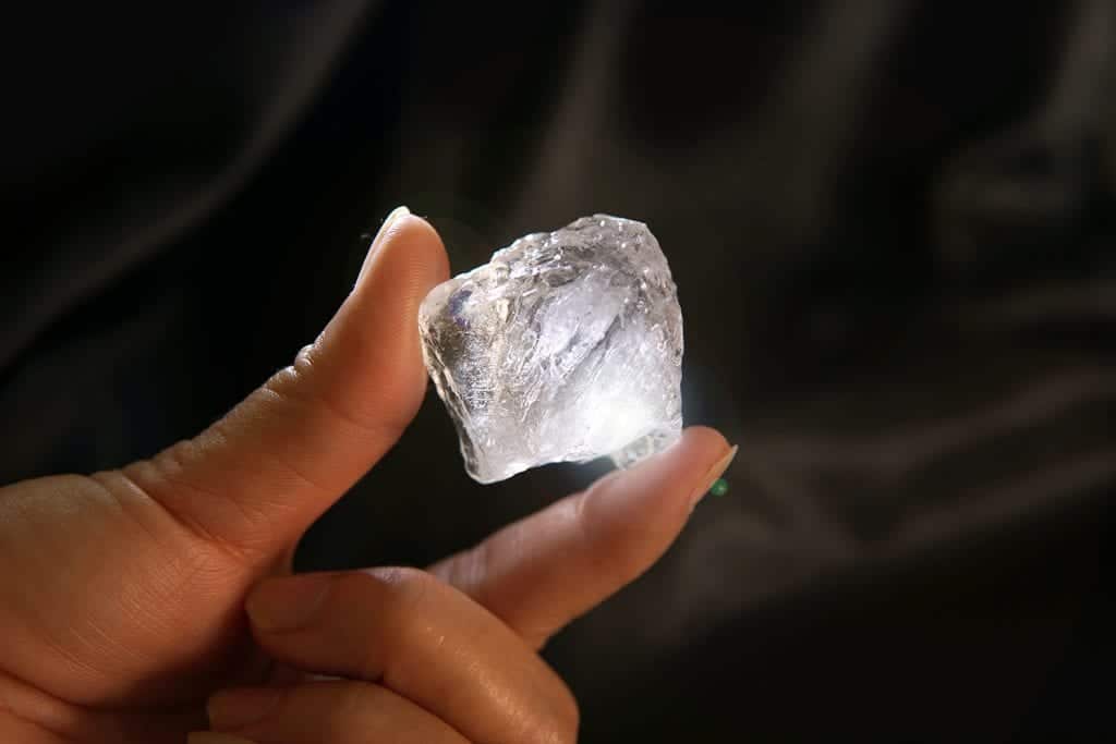 hand holding a very clear rough vvs diamond
