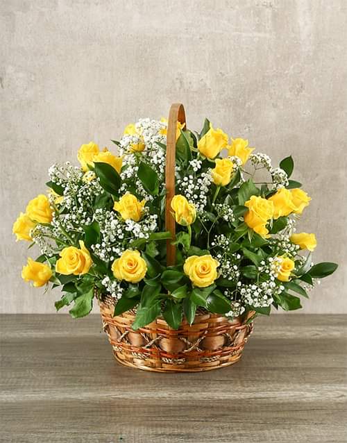 Arreglo Grande de Rosas Amarillas en Canasta – Tesoro Floral