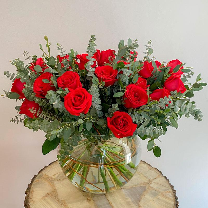 Arreglo Elegante Rosas Rojas en Burbuja – Tesoro Floral