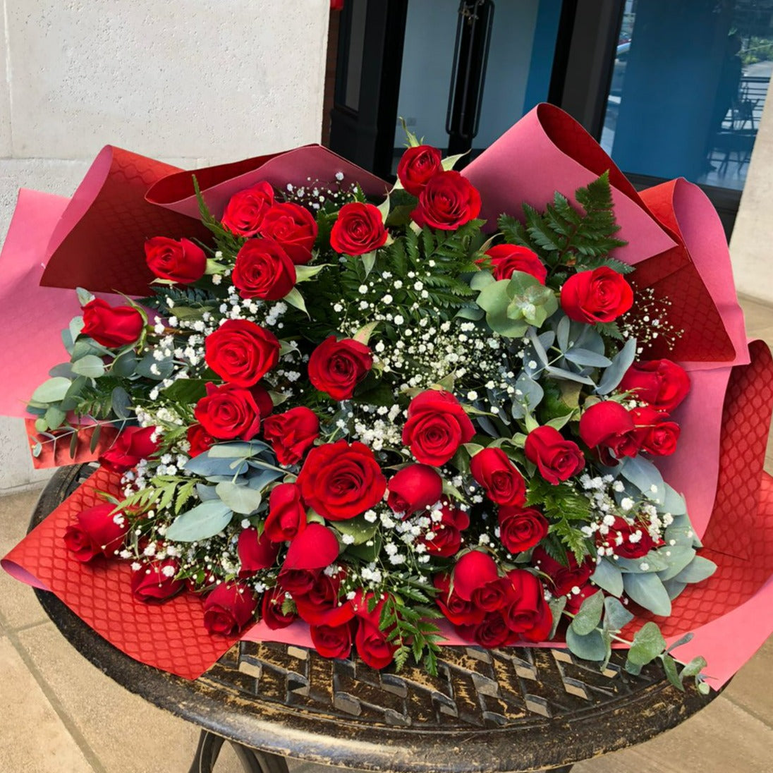 Ramo Grande de 50 Rosas Rojas – Tesoro Floral