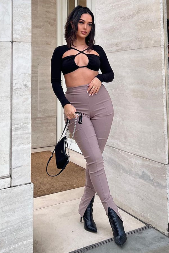 https://cdn.shopify.com/s/files/1/0445/9705/1543/products/Beige-Seam-Detail-Split-Hem-Leggings---Mila-2_540x.png?v=1644339747