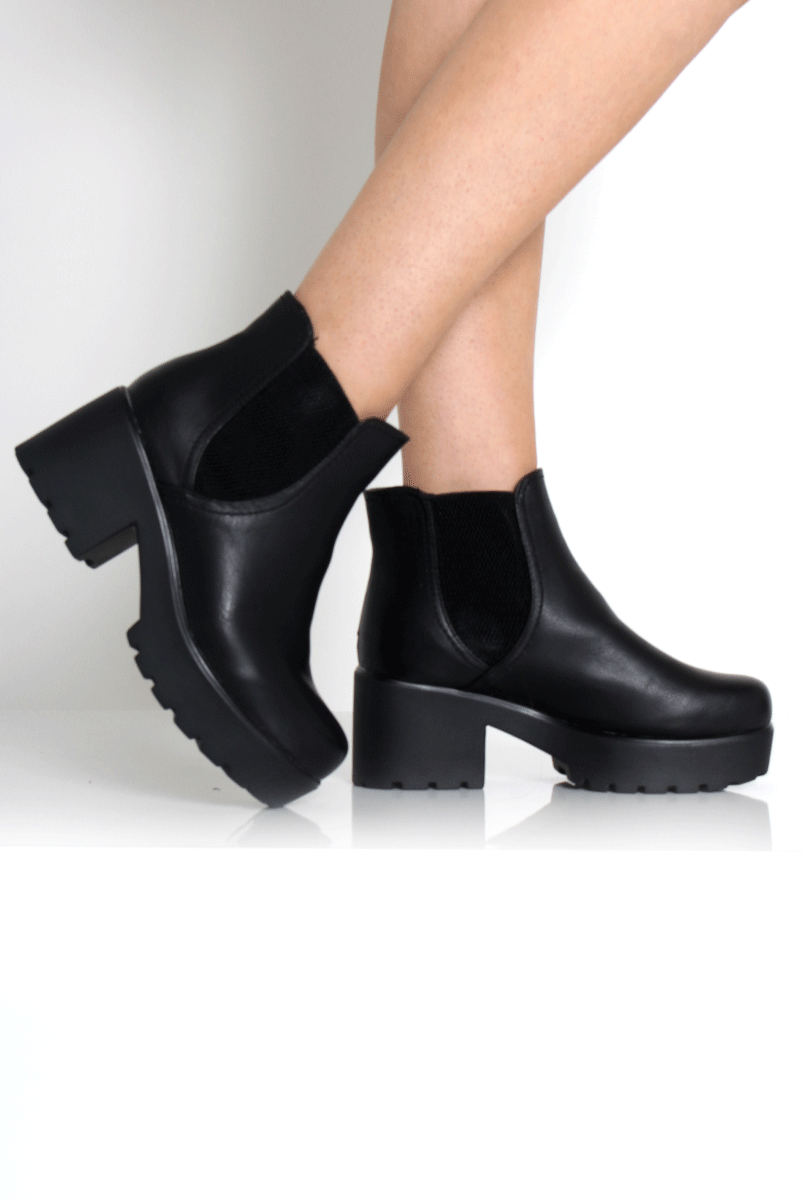 Lila Black Platform Boots – Rebellious Fashion