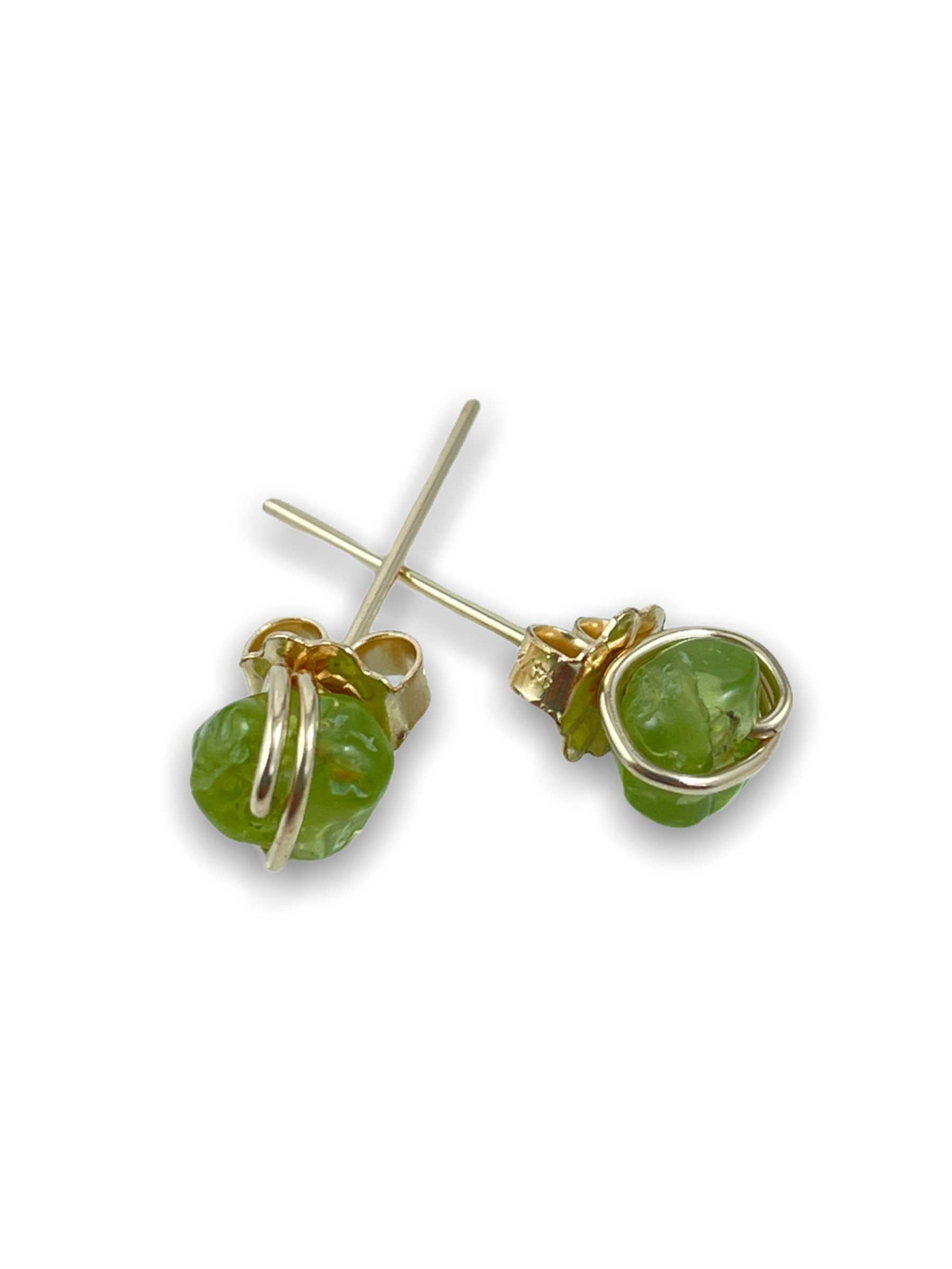 peridot stud earrings 