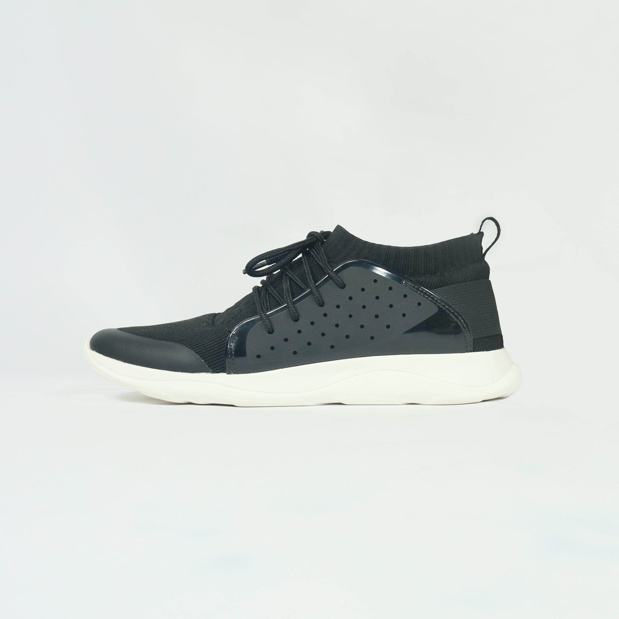 black casual sports shoes