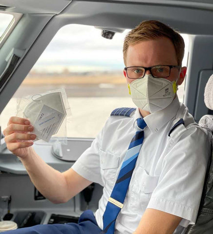 horizon air pilot wearing a 3pe n95 mask