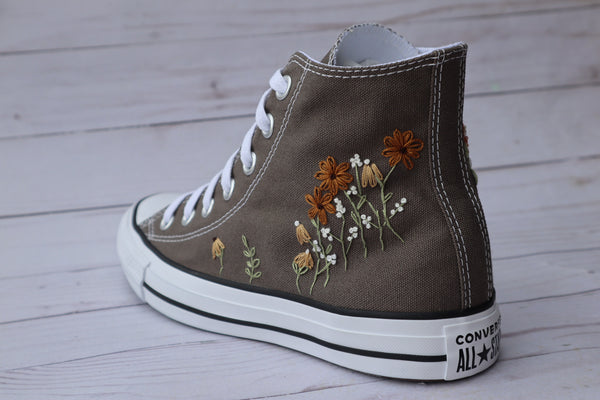 detergente También extremadamente Custom Flower Embroidered Converse Chuck Taylor High Top – AfterAugustCo